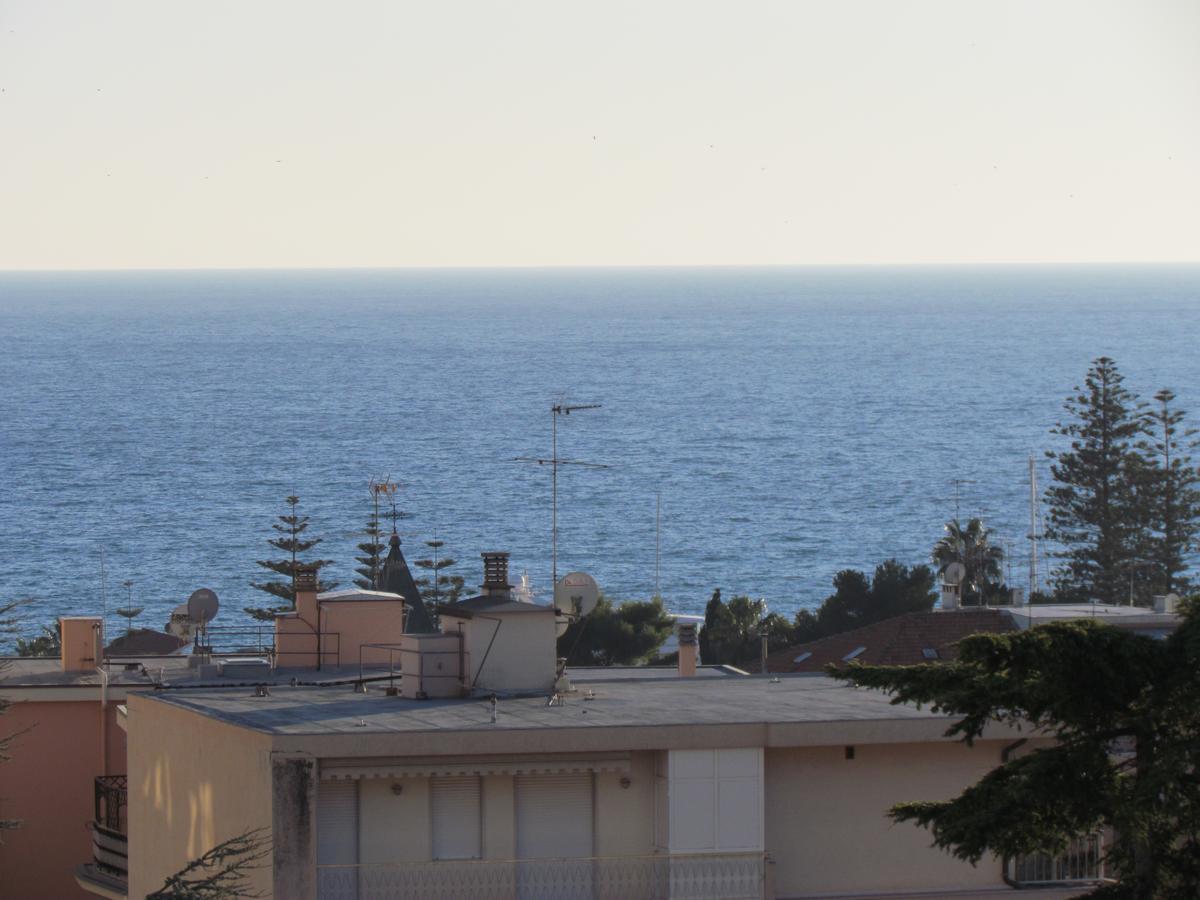 A 2 passi dal mare Apartment Sanremo Bagian luar foto