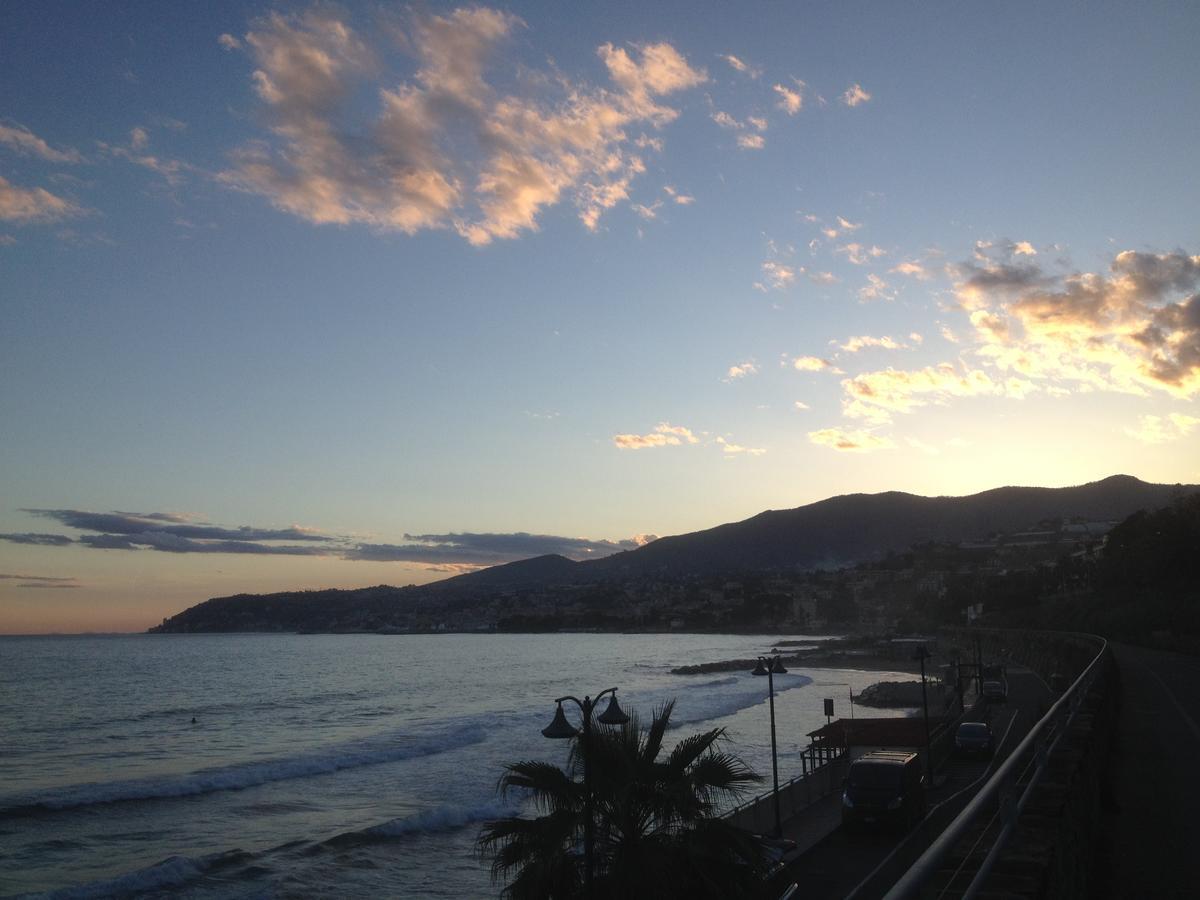 A 2 passi dal mare Apartment Sanremo Bagian luar foto